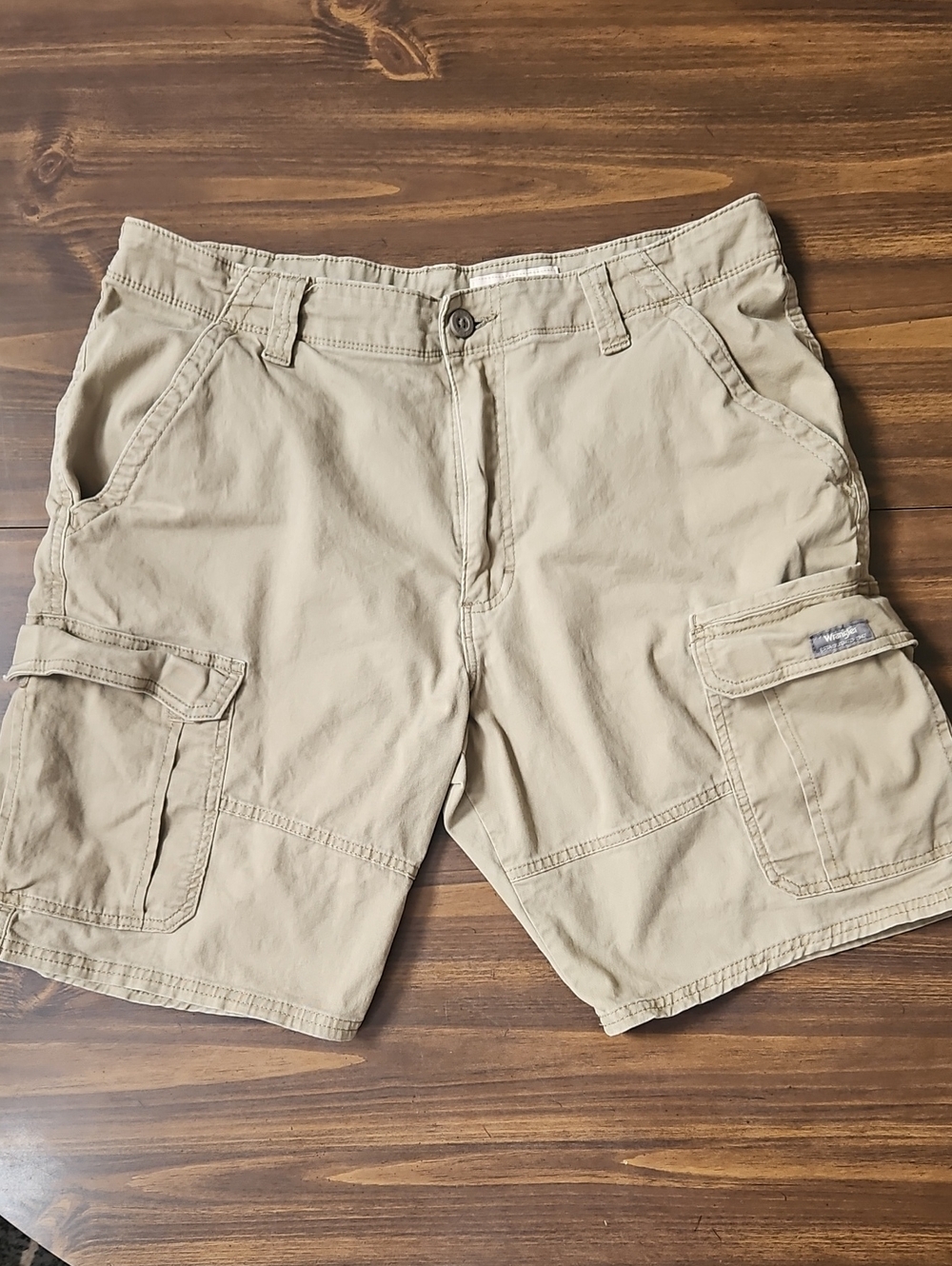 Wrangler Men's Cargo Shorts in Light Khaki